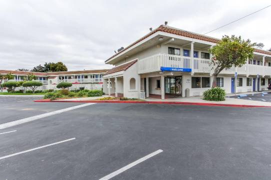 蒙特利区萨利纳斯北6号汽车旅馆(Motel 6 Salinas, CA - North Monterey Area)