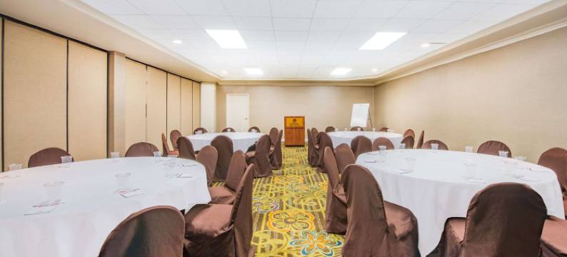 埃尔帕索机场浩枫温德姆公寓店(Hawthorn Extended Stay by Wyndham El Paso)图片