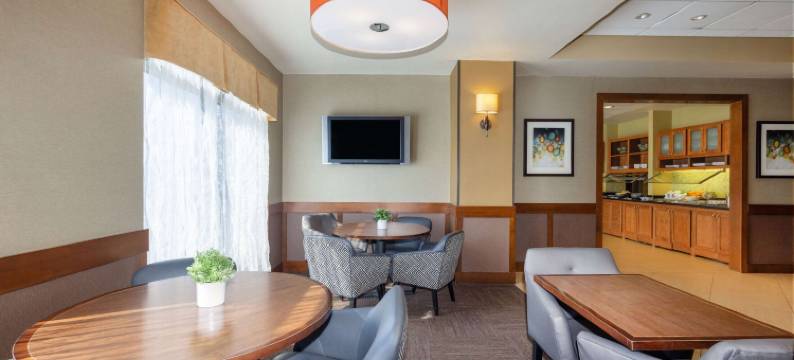 堪萨斯城机场温德姆花园酒店(Wyndham Garden Kansas City Airport)图片