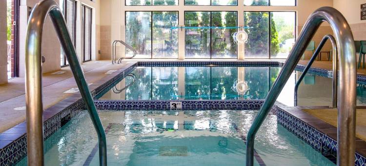 舒适酒店及套房西北密尔沃基(Comfort Inn & Suites NW Milwaukee)图片