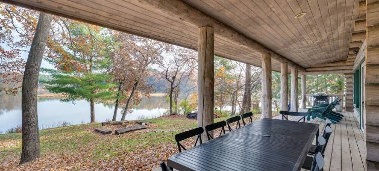 带码头和游戏房的Sugar River水边小屋!(Waterfront Sugar River Cabin w/ Dock & Game Room!)图片