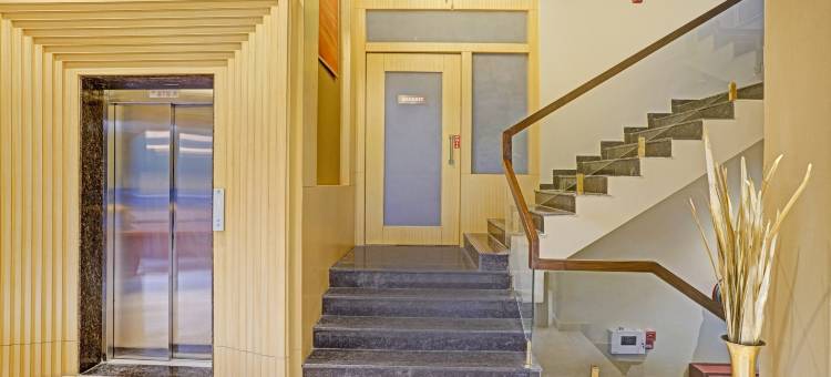 Treebo 高级金色幸福特里穆尔蒂广场(Treebo Premium Golden Bliss Trimurti Nagar Square)图片