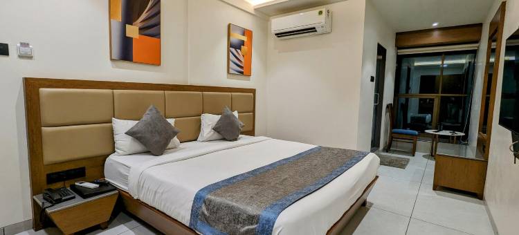 Hotel Red Chillee Restro图片