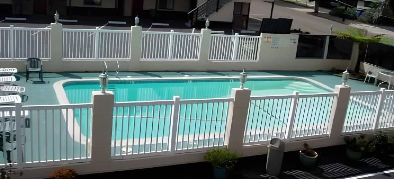 洛克维尤酒店套房(Rockview Inn and Suites)图片