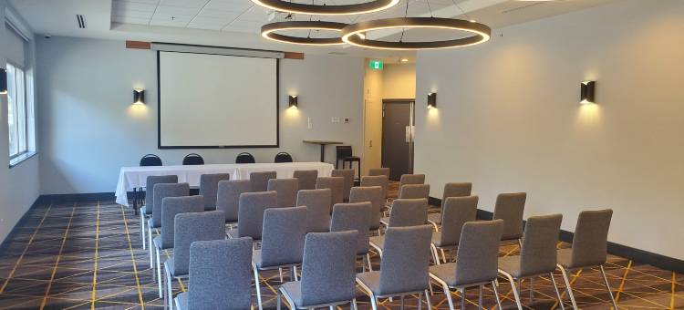 维多利亚麋鹿湖套房酒店(Holiday Inn Victoria – Elk Lake)图片