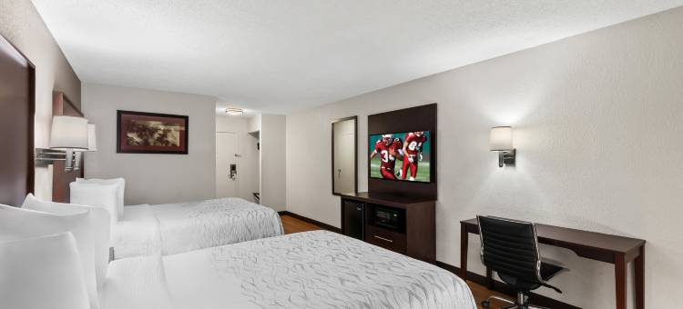 亚特兰大机场南红顶PLUS套房酒店(Red Roof Plus+ & Suites Atlanta Airport South)图片