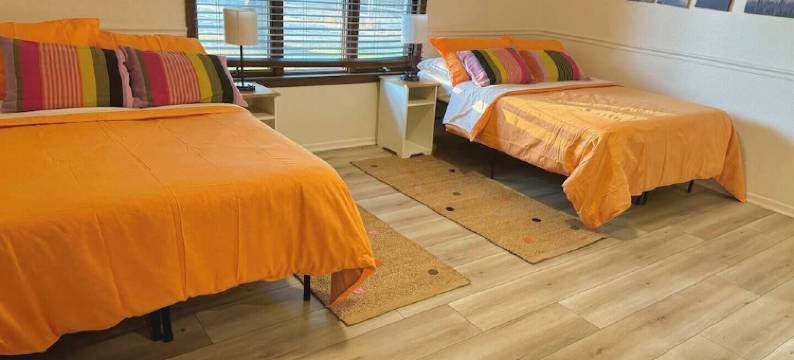 FREE LIMO Private pool, Jacuzzi 9 acres compound Sleeps 5 rooms 4 bath 26图片