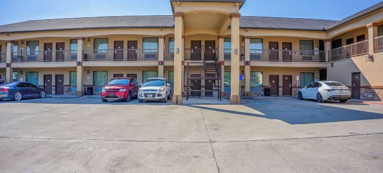 OYO 近沙纳 TX 的莫尔顿旅馆及套房(Moulton Inn &  Suites by OYO Near Shiner TX)图片