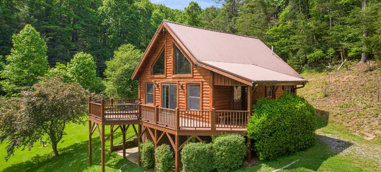 Tranquil Pond and Cozy Deck - Charming Rustic Retreat图片