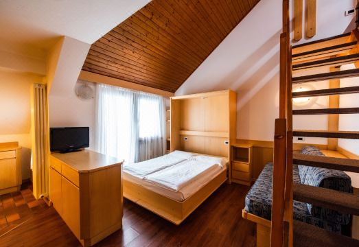 Residence Contrin Hotel Overview