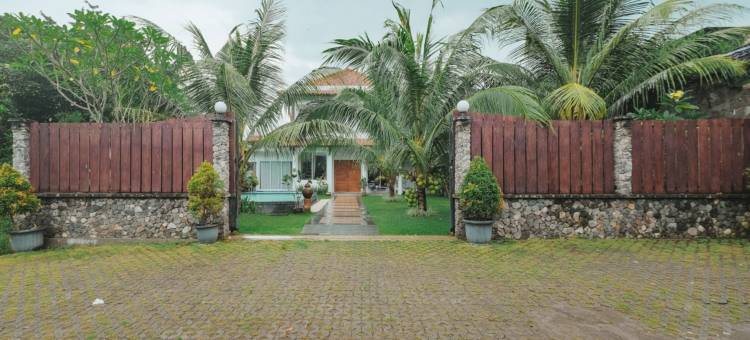 普兰巴南的Simply Homy别墅私人泳池(Villa Prambanan Jogja with Private Swimming Pool by Simply Homy)图片