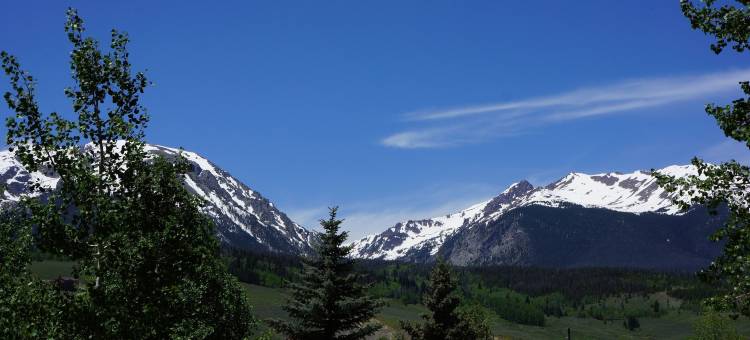 豪华套房酒店(Luxury Inn & Suites)图片