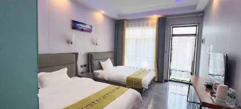 那拉提水秀山明民宿图片