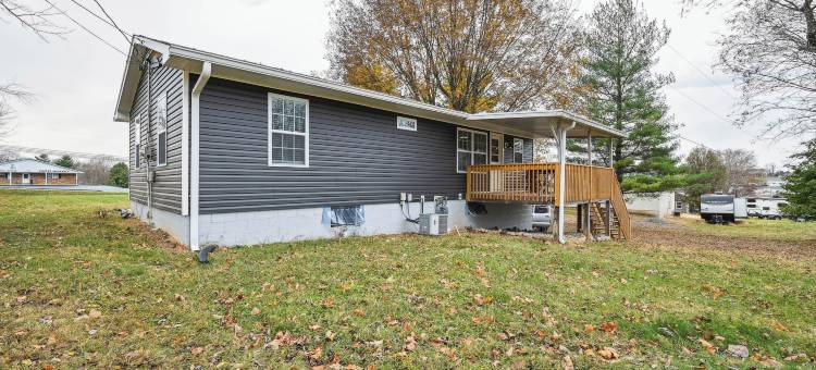 Vine Grove住宅，配有露台，距离桑德斯泉4英里！(Vine Grove Home w/ Deck, 4 Mi to Saunders Springs!)图片