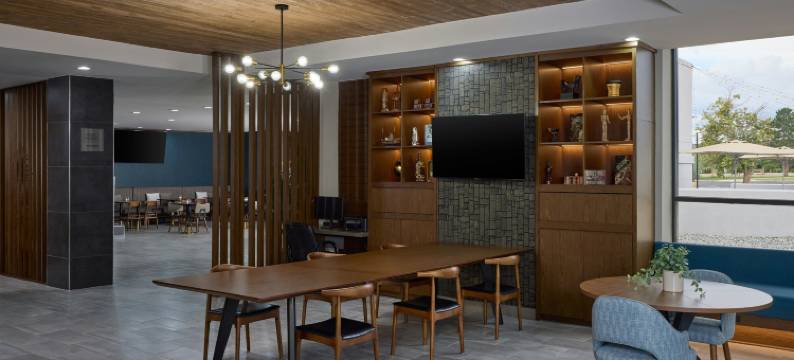 恩格尔伍德百年机场福朋喜来登酒店(Four Points by Sheraton Englewood Centennial Airport)图片