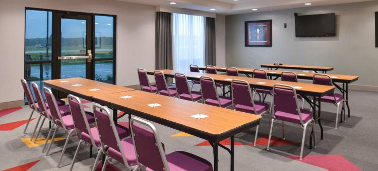 埃姆斯欢朋套房酒店(Hampton Inn & Suites Ames)图片