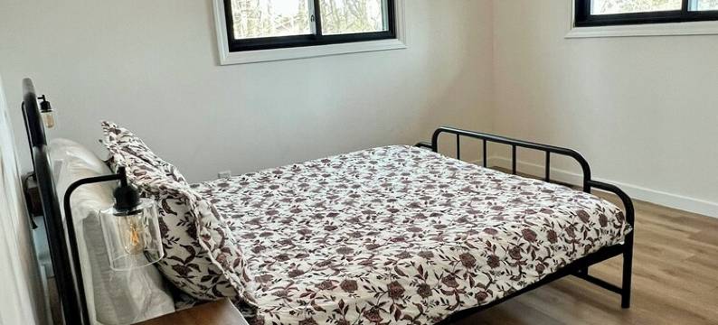 Newly remodeled Lakefront 4-bedroom house with AC and WiFi in Iron Mountain图片