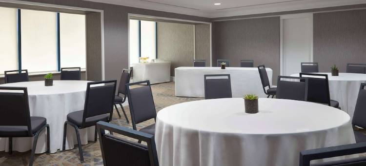 北多伦多派克威贝斯特韦斯特酒店(Best Western Parkway Hotel Toronto North)图片