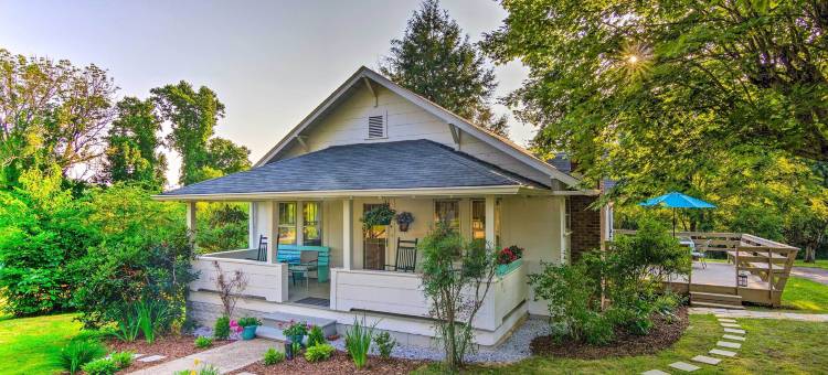 修复的马斯希尔家在1英亩：步行到镇上(Restored Mars Hill Home on 1 Acre Walk to Town!)图片