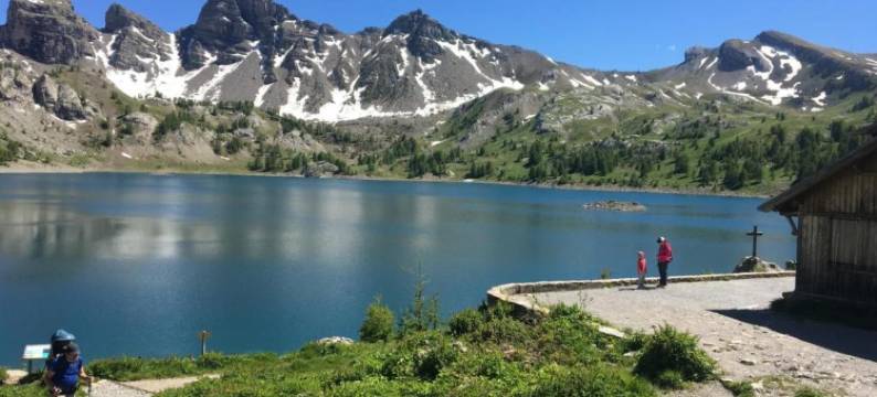 Apartment in France with Stunning Mountain Views图片