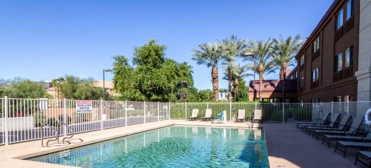 坦佩凤凰城机场红顶Plus酒店(Red Roof Plus+ Tempe - Phoenix Airport)图片