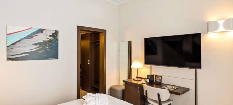 安吉奥诺那不勒斯中心美居酒店(Mercure Napoli Centro Angioino)图片