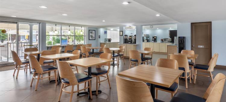 棕榈滩湖群贝斯特韦斯特酒店(Best Western Palm Beach Lakes)图片