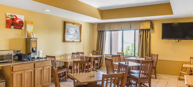 卡莱拉I-65出口231号凯艺酒店(Quality Inn Calera I-65 Exit 231)图片