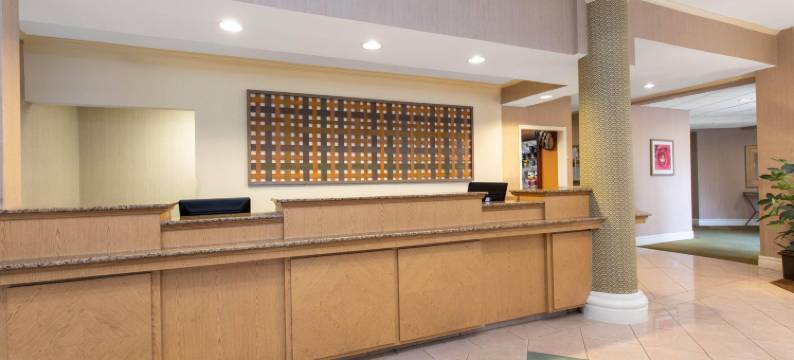 杰克逊维尔巴特勒大道拉昆塔温德姆套房酒店(La Quinta Inn & Suites by Wyndham Jacksonville Butler Blvd)图片