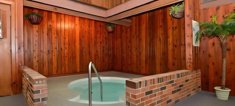 斯特吉斯小屋及套房酒店(Sturgis Lodge and Suites)图片