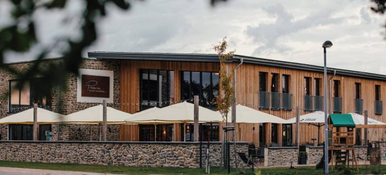 普里马露营度假村 - 波罗的海博登布利克(Prima Camping Resort Boddenblick -Stellplätze-Schlaffässer-Tiny Houses in Ostsee Nähe)图片