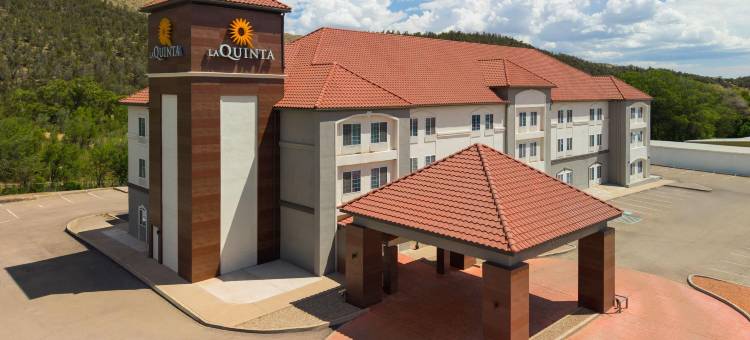 鲁伊多索唐斯拉昆塔温德姆套房酒店(La Quinta Inn & Suites by Wyndham Ruidoso Downs)图片