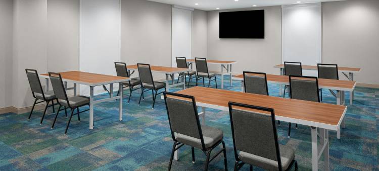 德梅因德雷克大学希尔顿惠庭套房酒店(Home2 Suites des Moines at Drake University)图片