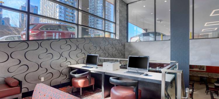 舒适套房酒店-近体育场(Comfort Inn & Suites Near Stadium)图片