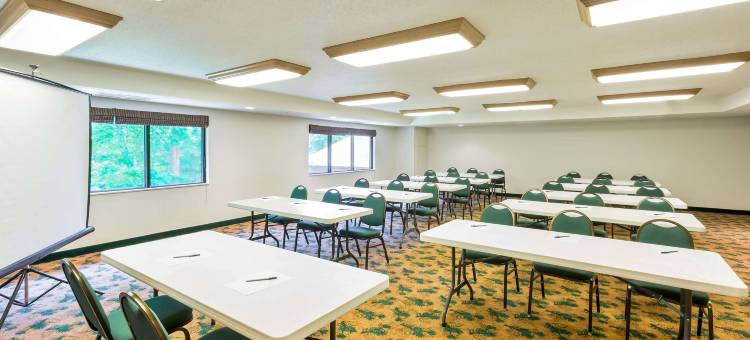 威斯康星戴尔美吟温德姆酒店(AmericInn by Wyndham Wisconsin Dells)图片