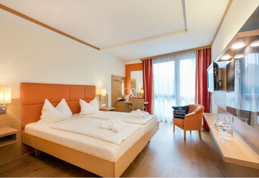 Heilthermen Resort Bad Waltersdorf Hotel Overview