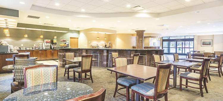 贝艾尔I-95出口77A拉昆塔温德姆套房酒店(La Quinta Inn & Suites by Wyndham Bel Air/I-95 Exit 77A)图片