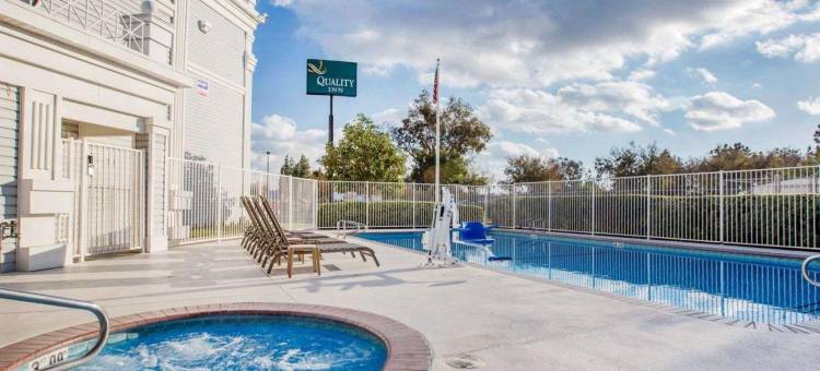 图莱尔品质酒店及套房(Quality Inn & Suites Tulare)图片