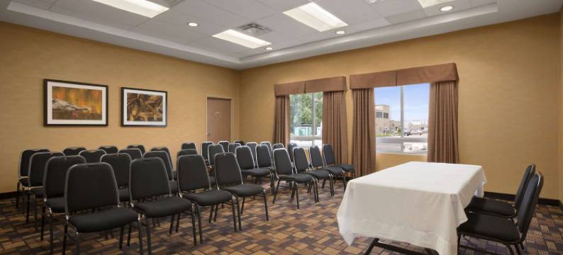 温尼伯机场戴斯套房酒店(Days Inn & Suites by Wyndham Winnipeg Airport Manitoba)图片