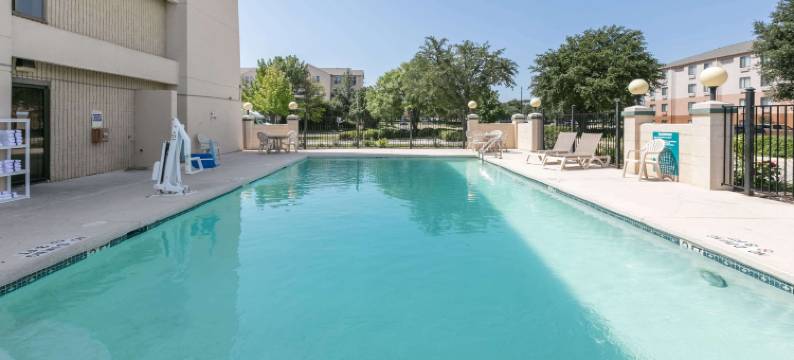 阿林顿六旗大道温德姆呗盟套房酒店(Baymont by Wyndham Arlington)图片