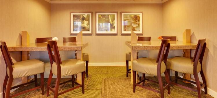 普拉茨堡拉昆塔温德姆套房酒店(La Quinta Inn & Suites by Wyndham Plattsburgh)图片