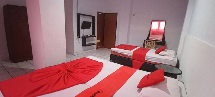 萨姆拉图兰吉红多兹酒店(RedDoorz Near Sam Ratulangi)图片