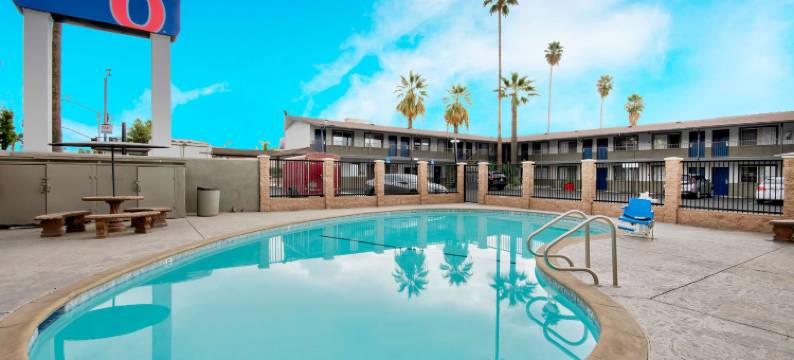 加利福尼亚圣贝纳迪诺 6 号开放式套房酒店(Studio 6 Suites San Bernardino, CA)图片