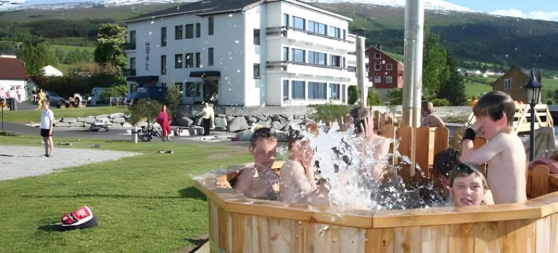 因韦克弗约德酒店(Innvik Fjordhotell)图片