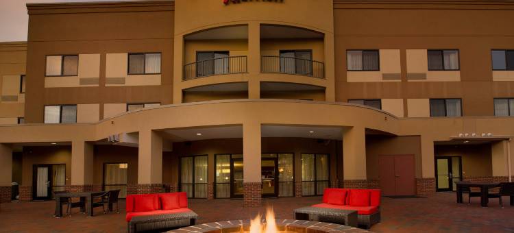 万怡华尔道夫酒店(Courtyard Waldorf)图片