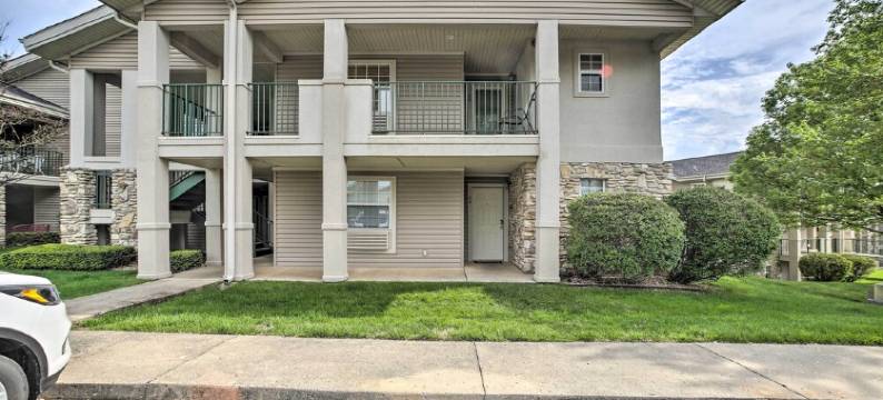 Walk in condo with golf course view.图片