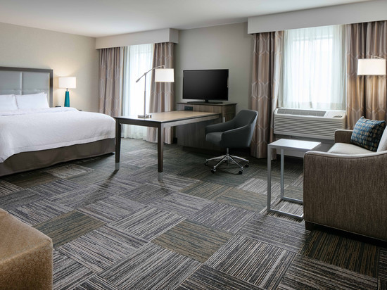 哈德森威斯康辛欢朋套房酒店