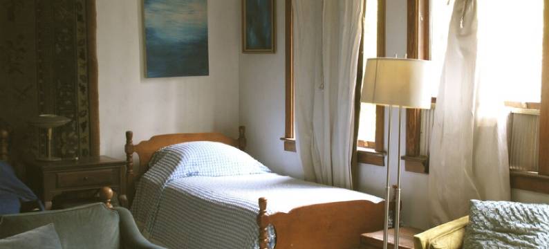 Large Brick School House with Music Studio Close to Delaware River图片