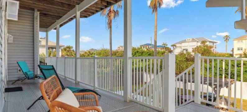 3-Story Beach House Retreat with Heated Pool, Game Room, 5 Min to Flagler图片