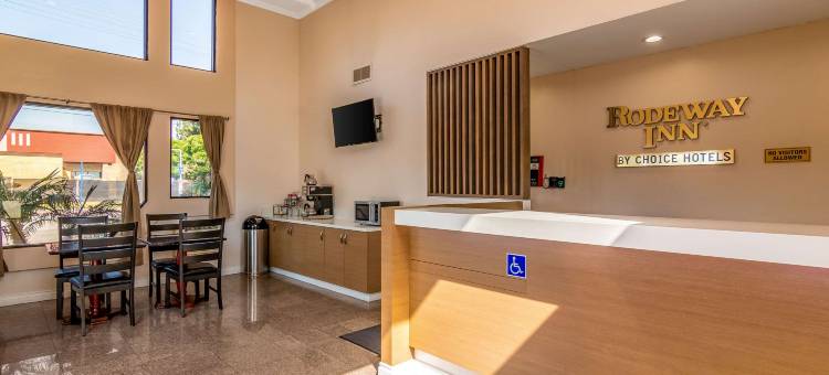 阿蒂西亚喜瑞都罗德威酒店(Rodeway Inn Artesia Cerritos)图片
